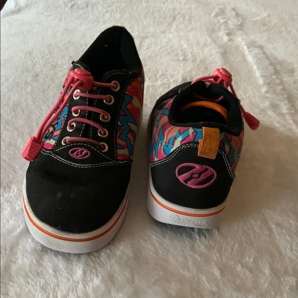 Gently Loved Heelys Kids Zigzag Black and Pink Shoes
